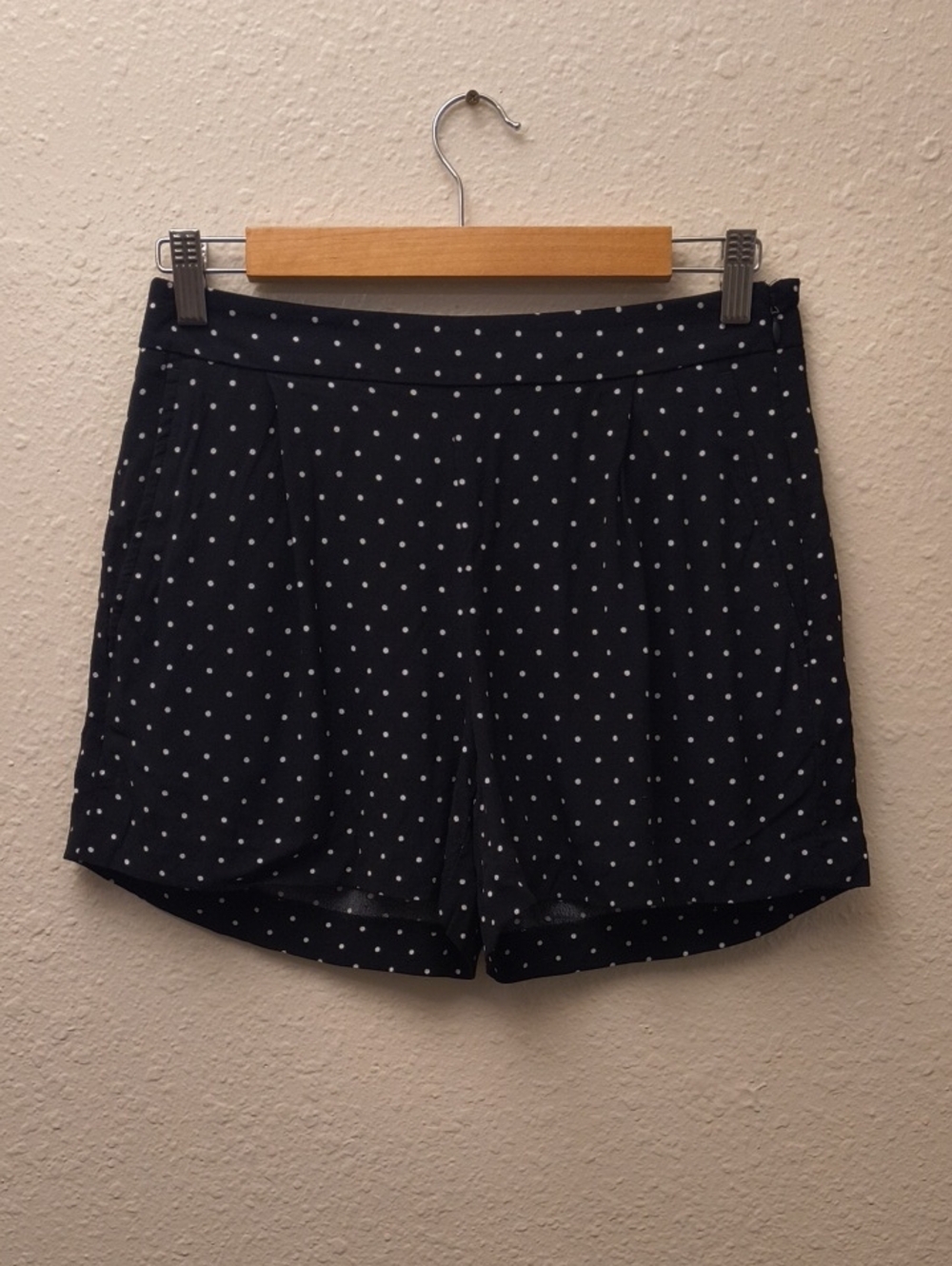 LOFT Pleated Soft Polka Dot Shorts
